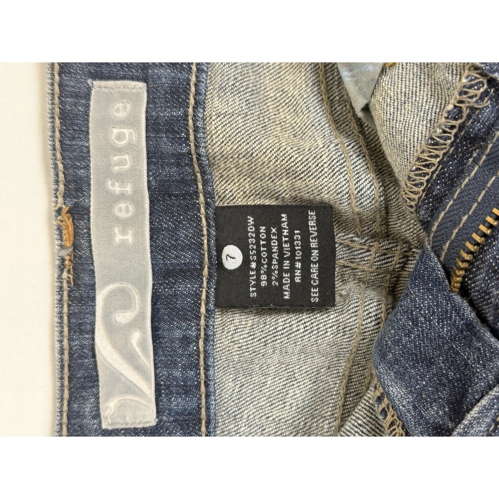 Refuge Distressed Denim Mini Skirt Women's Size 7 Blue Jean Raw Hem Stretch - Picture 3 of 6